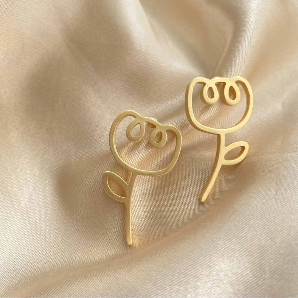 💙Rosebud Gold-tone Stud Earrings - Picture 4 of 9